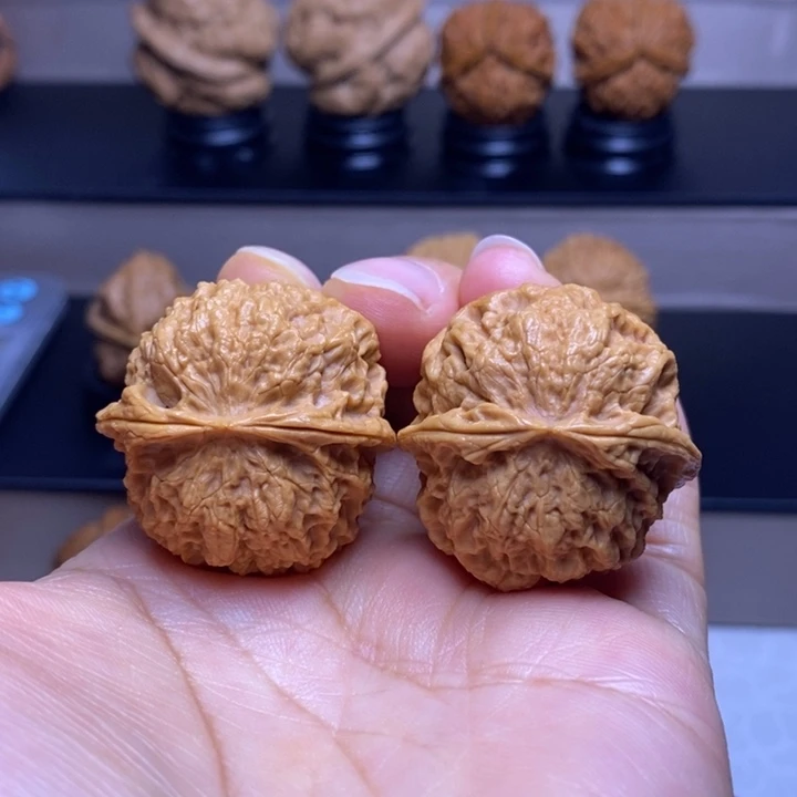 文玩核桃把件火焰绣球70