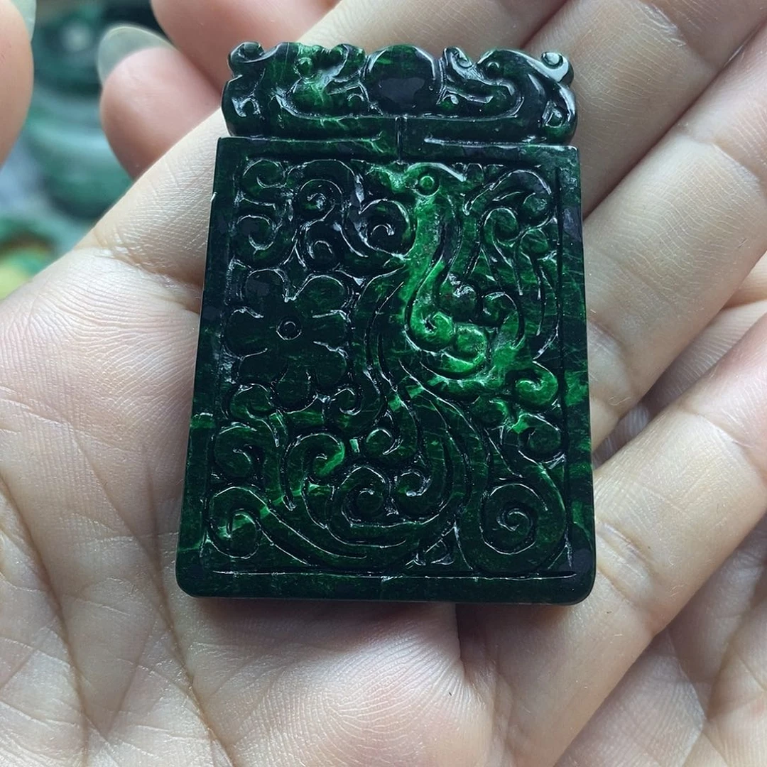 翡翠未镶嵌颈饰S*y牌子