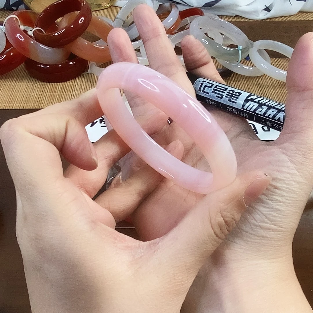 玛瑙/玉髓未镶嵌手镯0199。59圈 瑕