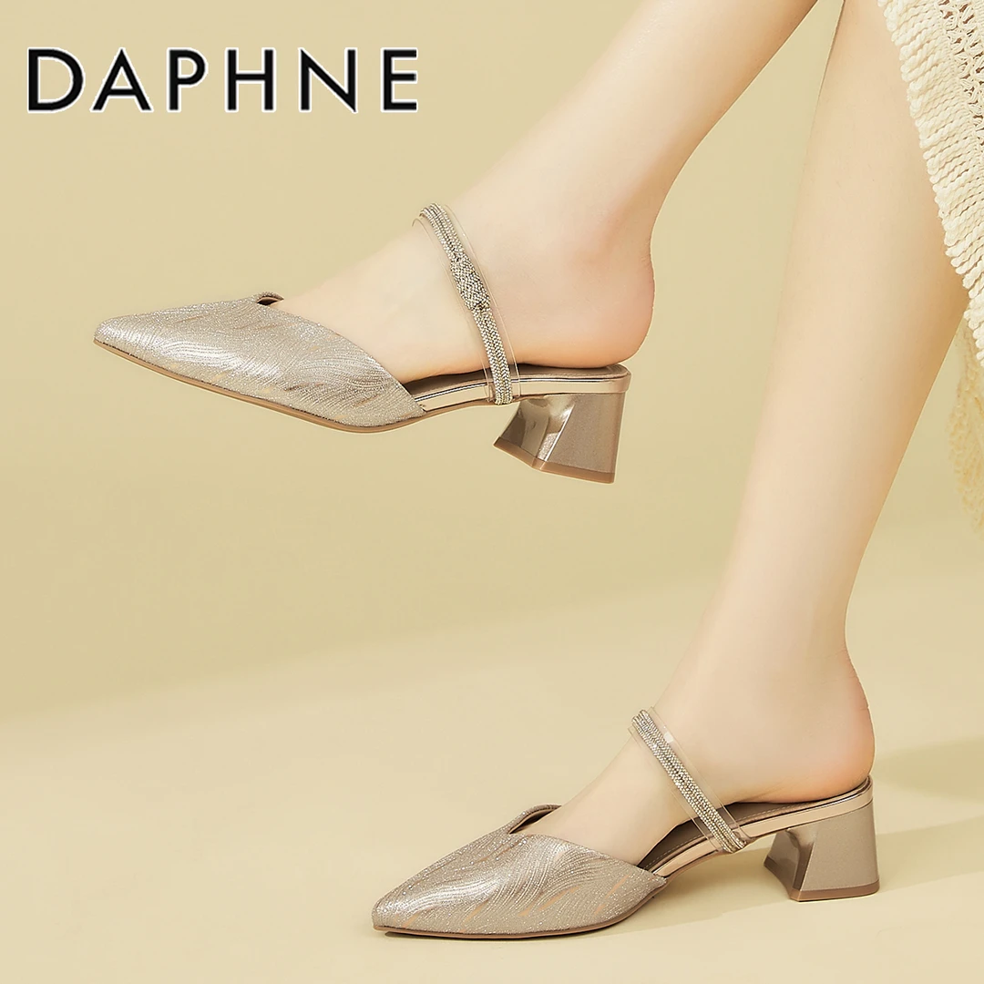 达芙妮香槟色包头拖女夏外穿2025新款轻奢水钻高跟鞋尖头时装凉鞋