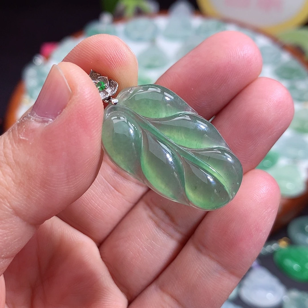 翡翠未镶嵌颈饰叶子