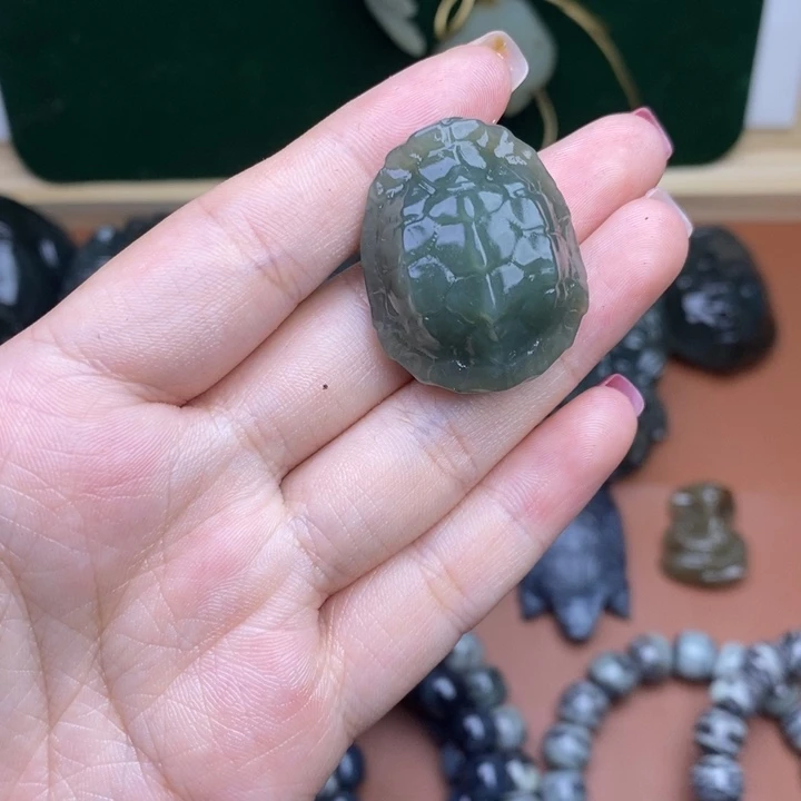 颈饰未镶嵌和田玉（糖玉）