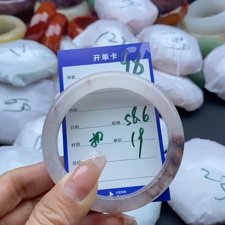 石英质玉手镯未镶嵌