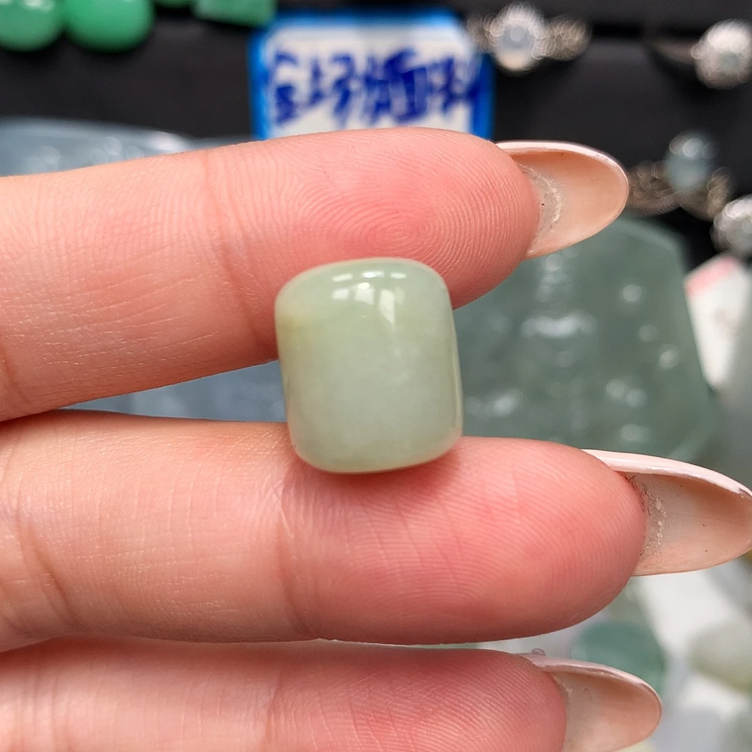 翡翠未镶嵌颈饰筒珠