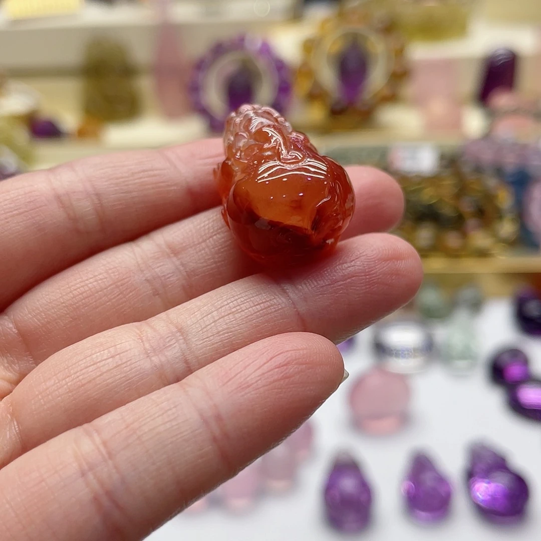 水晶吊坠(赠链)未镶嵌L****于红兔毛