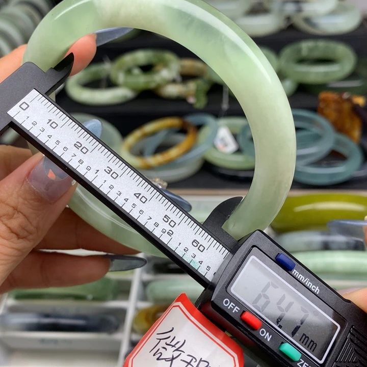 蛇纹石玉未镶嵌手镯645