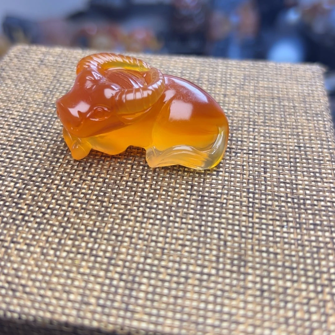 玛瑙/玉髓未镶嵌手玩摆件挂件小牛挂件