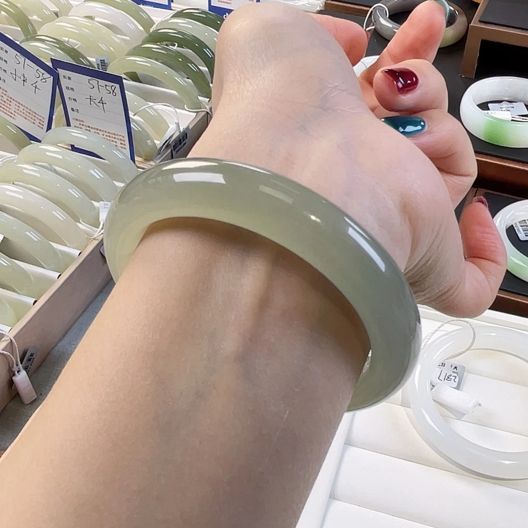 和田玉未镶嵌手镯