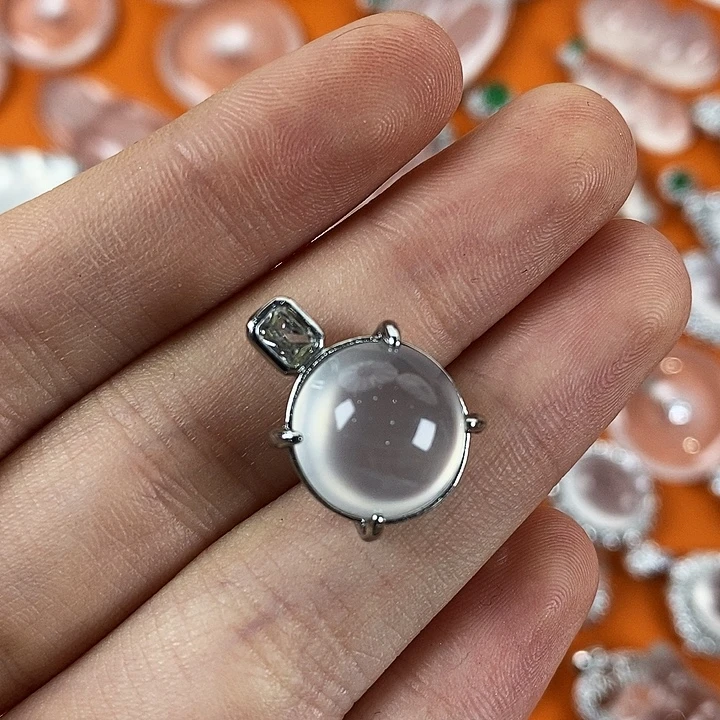 石英质玉未镶嵌颈饰