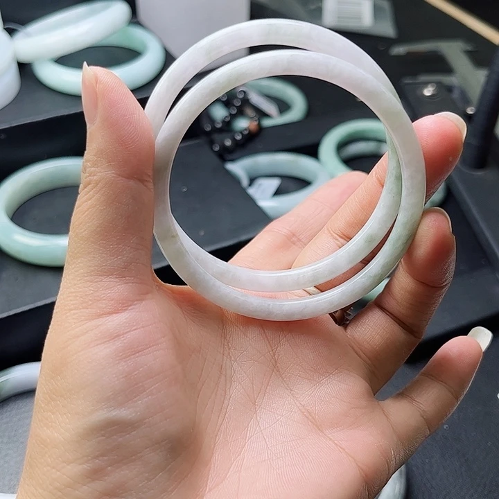 未镶嵌手镯翡翠带****。