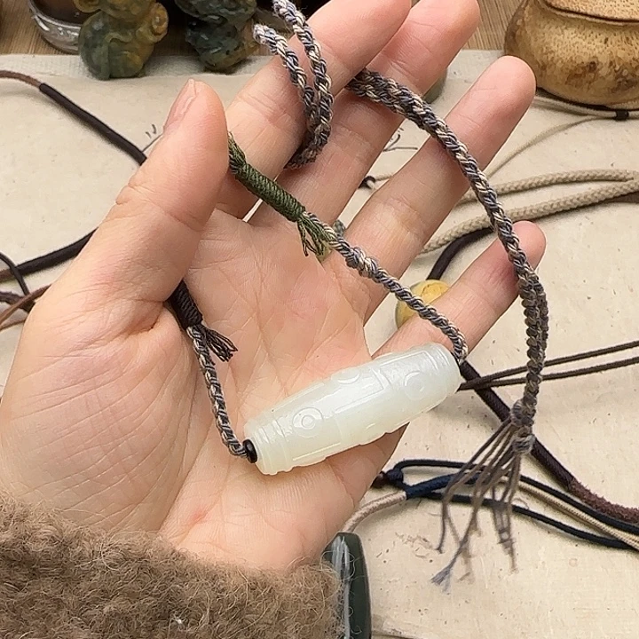 月***蓉和田玉未镶嵌颈饰