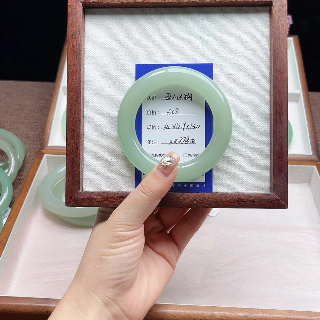 我***糊石英质玉未镶嵌手镯