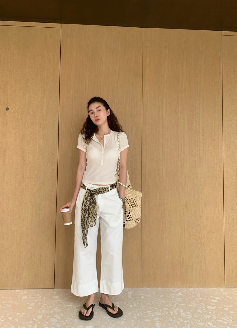 ALL IN 2025夏季辣妹慵懒风简约扣子修身短袖T恤