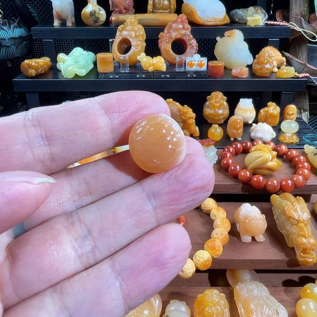 石英质玉（黄龙玉）未镶嵌颈饰