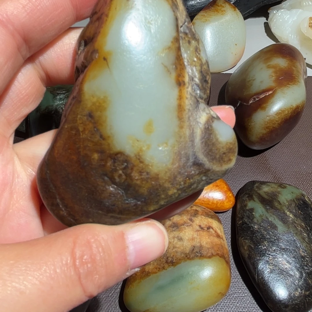 和田玉（糖玉）未镶嵌挂件和田玉109克