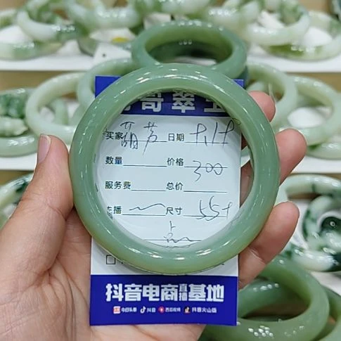 葫***芦未镶嵌透闪石-蛇纹石玉手镯