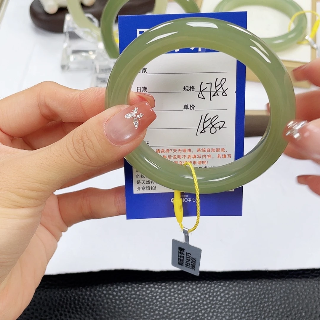 和田玉未镶嵌手镯