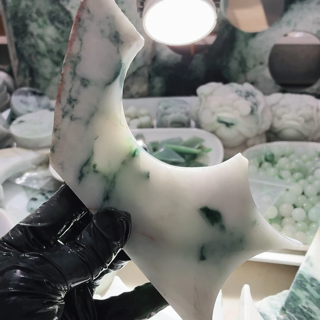 翡翠未镶嵌颈饰边角料