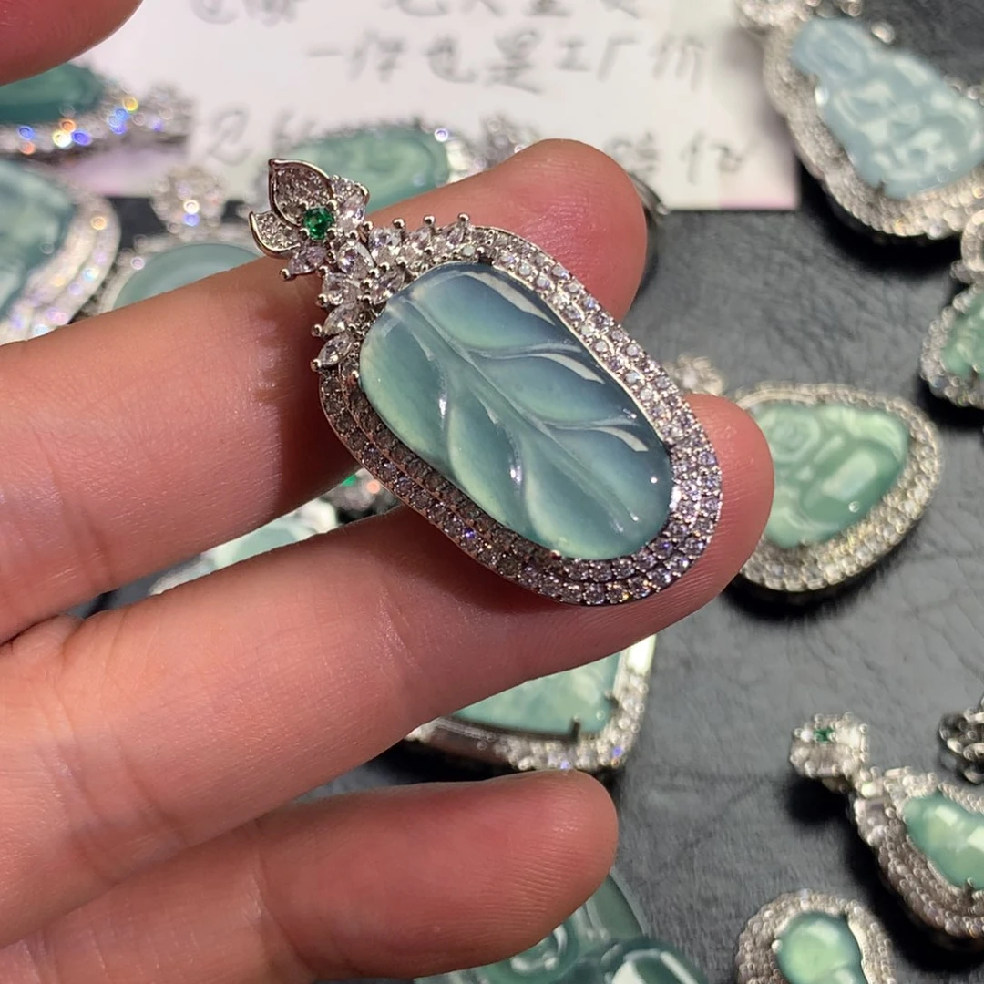 翡翠颈饰未镶嵌叶子