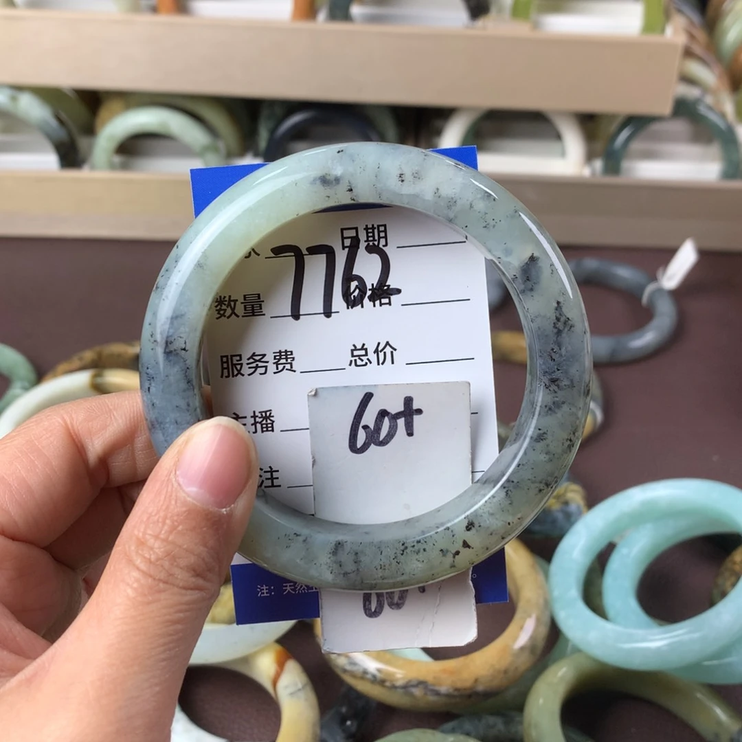蛇纹石玉手镯未镶嵌7762