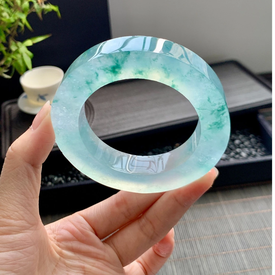 翡翠手镯佩戴测量
