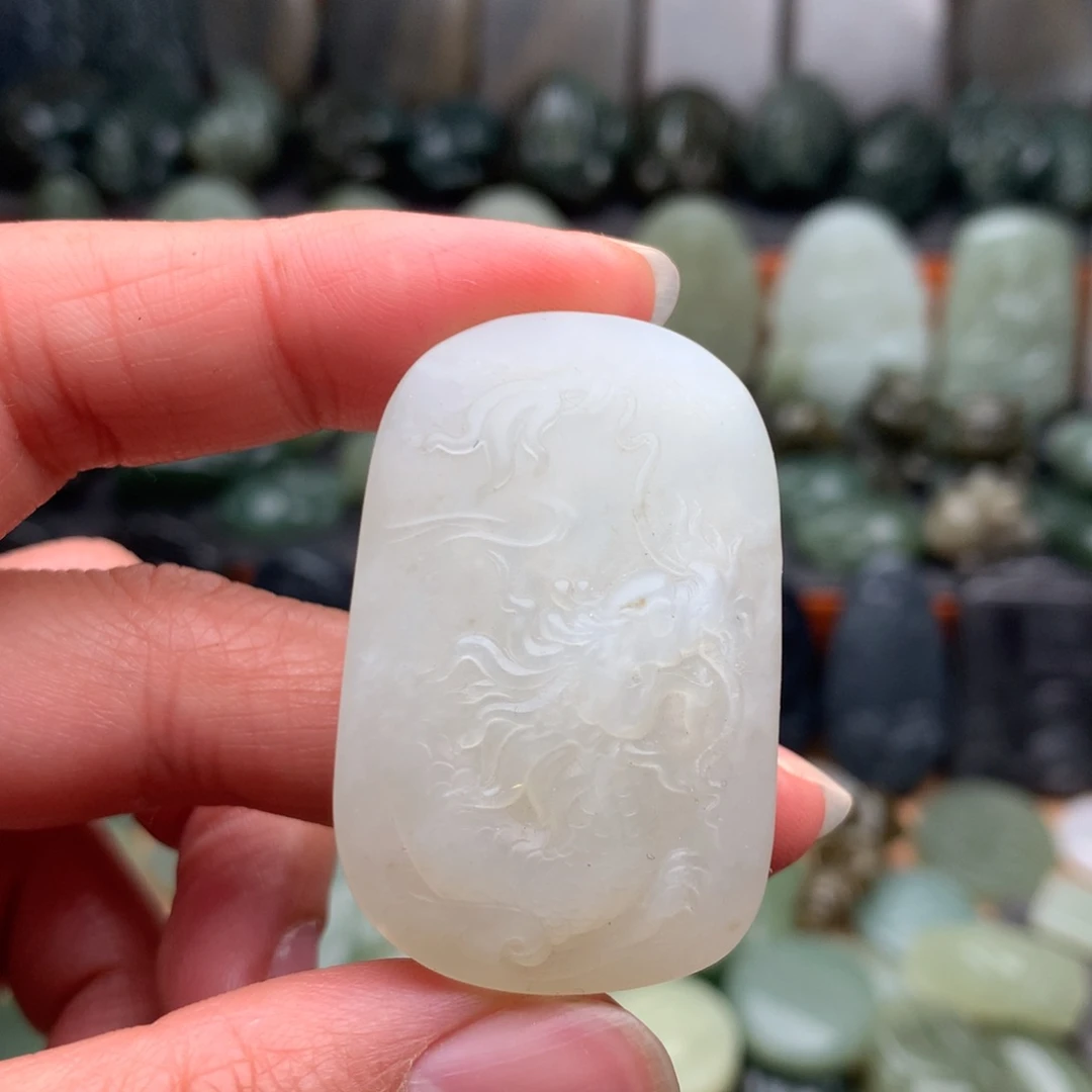 和田玉未镶嵌颈饰挂件119（有包容）