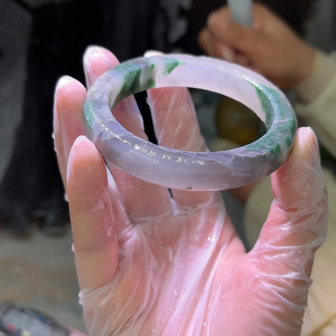 一***人石英质玉未镶嵌手镯定制