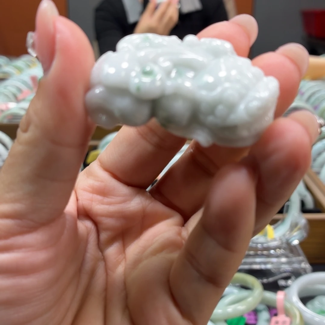 翡翠未镶嵌颈饰5555