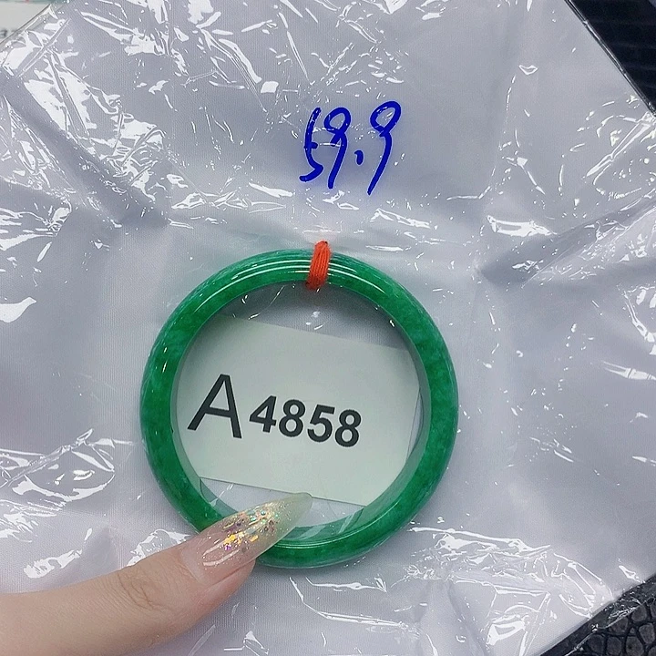 翡翠手镯未镶嵌默认微瑕