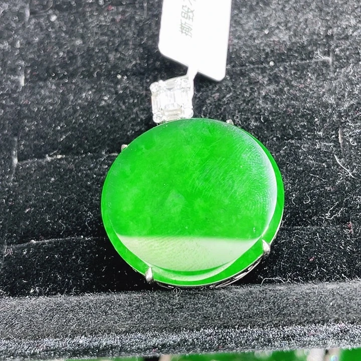 爱***道翡翠未镶嵌颈饰85