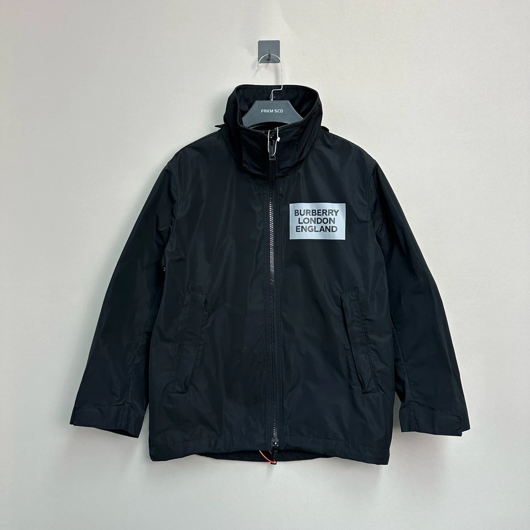 99新 BURBERRY/博柏利 黑色贴标连帽冲锋衣/UK2码/公价7600