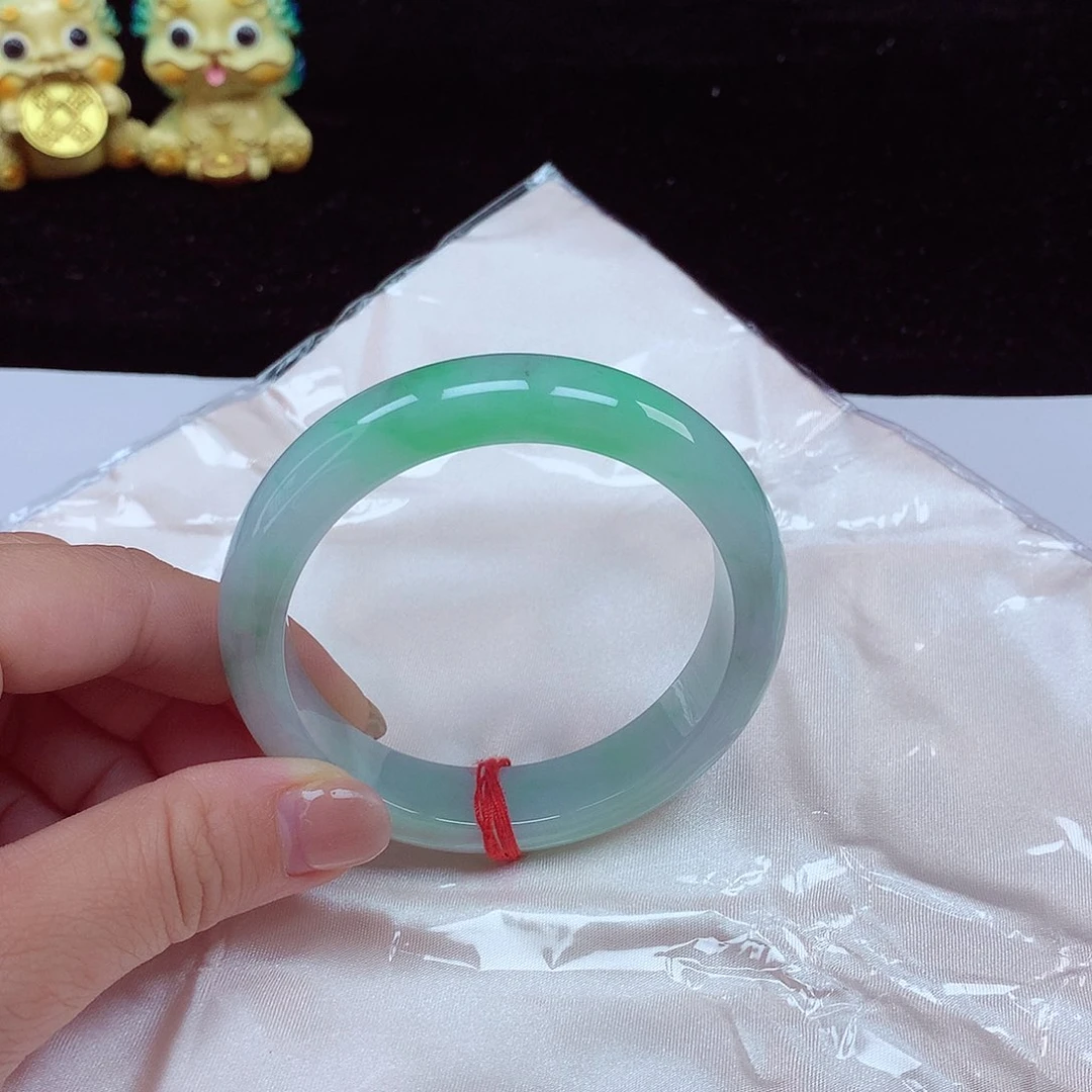 翡翠手镯未镶嵌圈口57