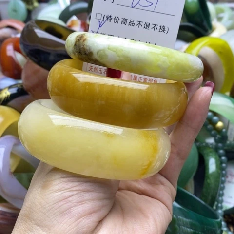 蛇纹石玉手镯未镶嵌