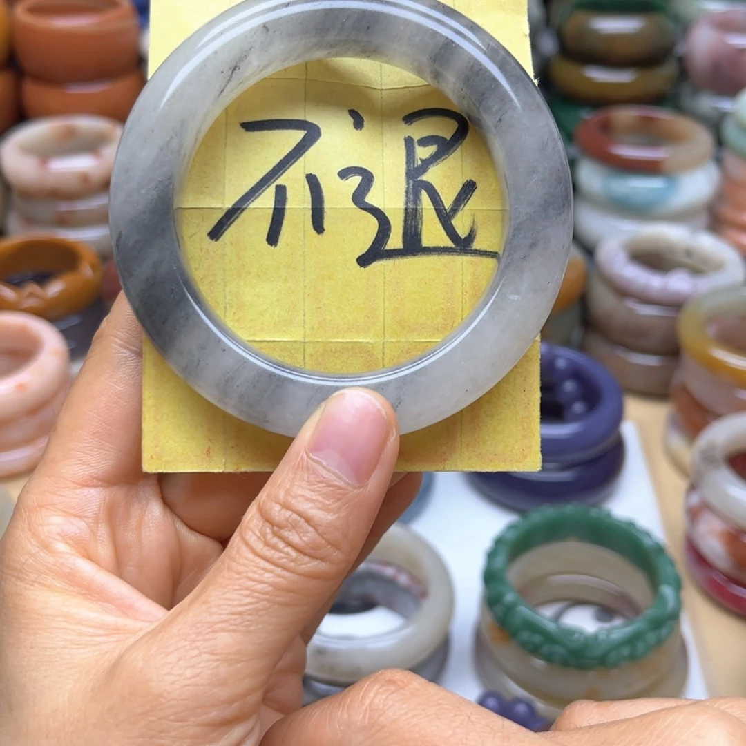 手镯石英质玉未镶嵌