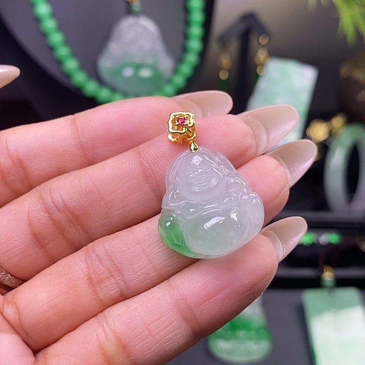 翡翠未镶嵌吊坠(赠链)