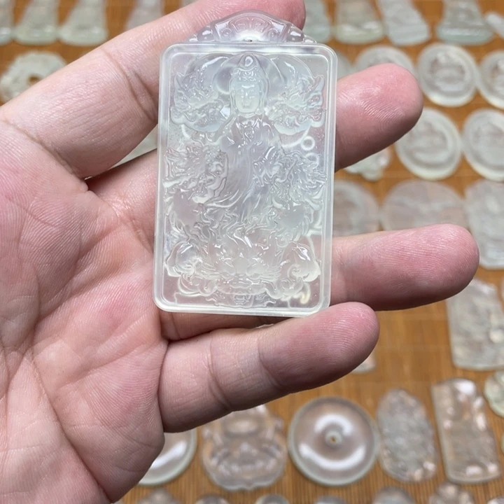 吉***意蛇纹石玉未镶嵌颈饰