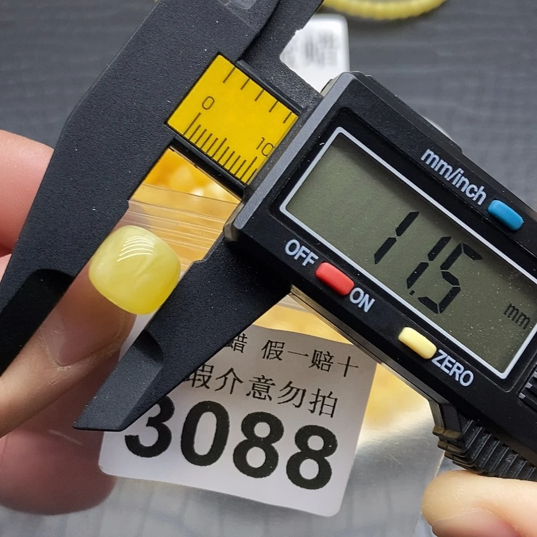 蜜蜡未镶嵌珠宝奇石3088