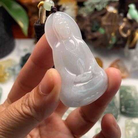 翡翠未镶嵌颈饰观音