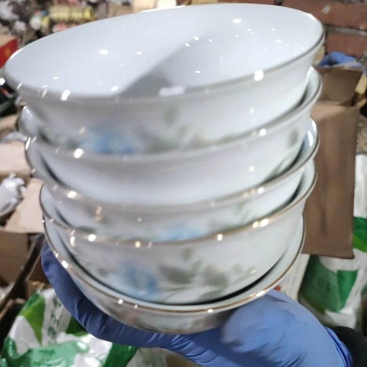 摆件盘子碗茶壶啥都有