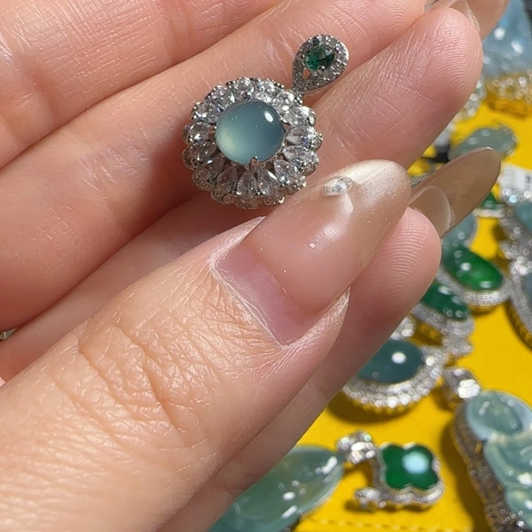 颈饰未镶嵌翡翠吊坠