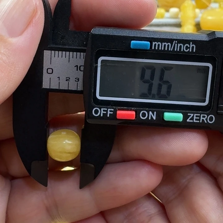 未镶嵌琥珀裸石25