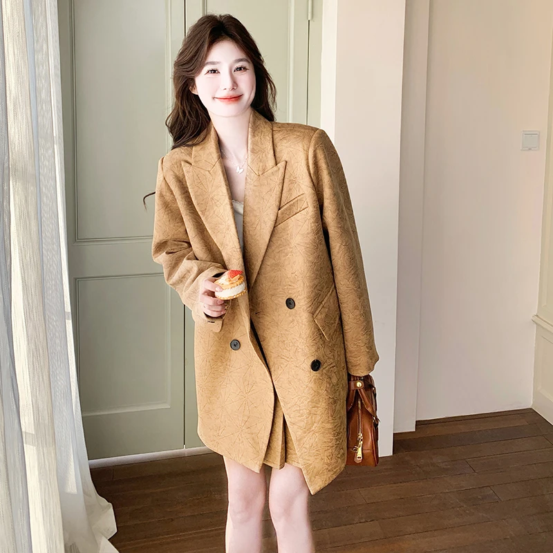 设计感戗驳领西装套装女2025早春新款卡其色宽松西服百褶裙两件套