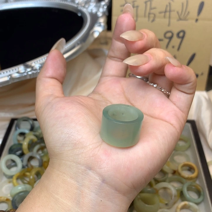 大***妞合金蛇纹石玉戒指