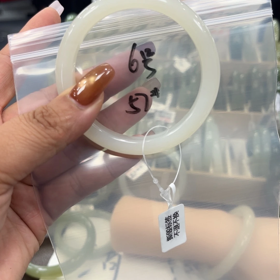 ****姐和田玉未镶嵌手镯