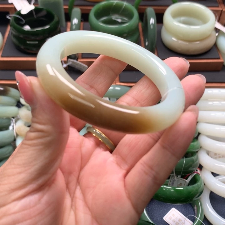 【闪购商品】未镶嵌手镯和田玉34