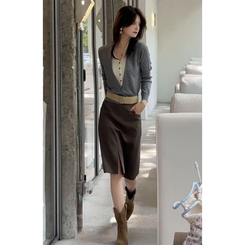 2025年秋季时尚纯欲复古穿搭撞色假两件长袖针织衫洋气开叉包臀裙