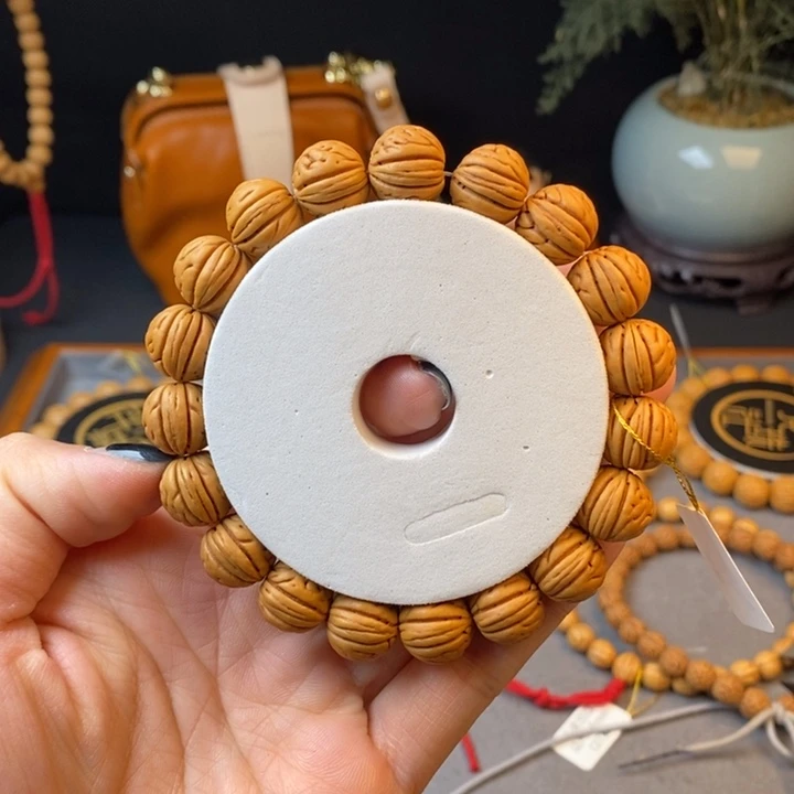 7***哥手串桃核古蝉13.5 （尺寸误差0.5之间）