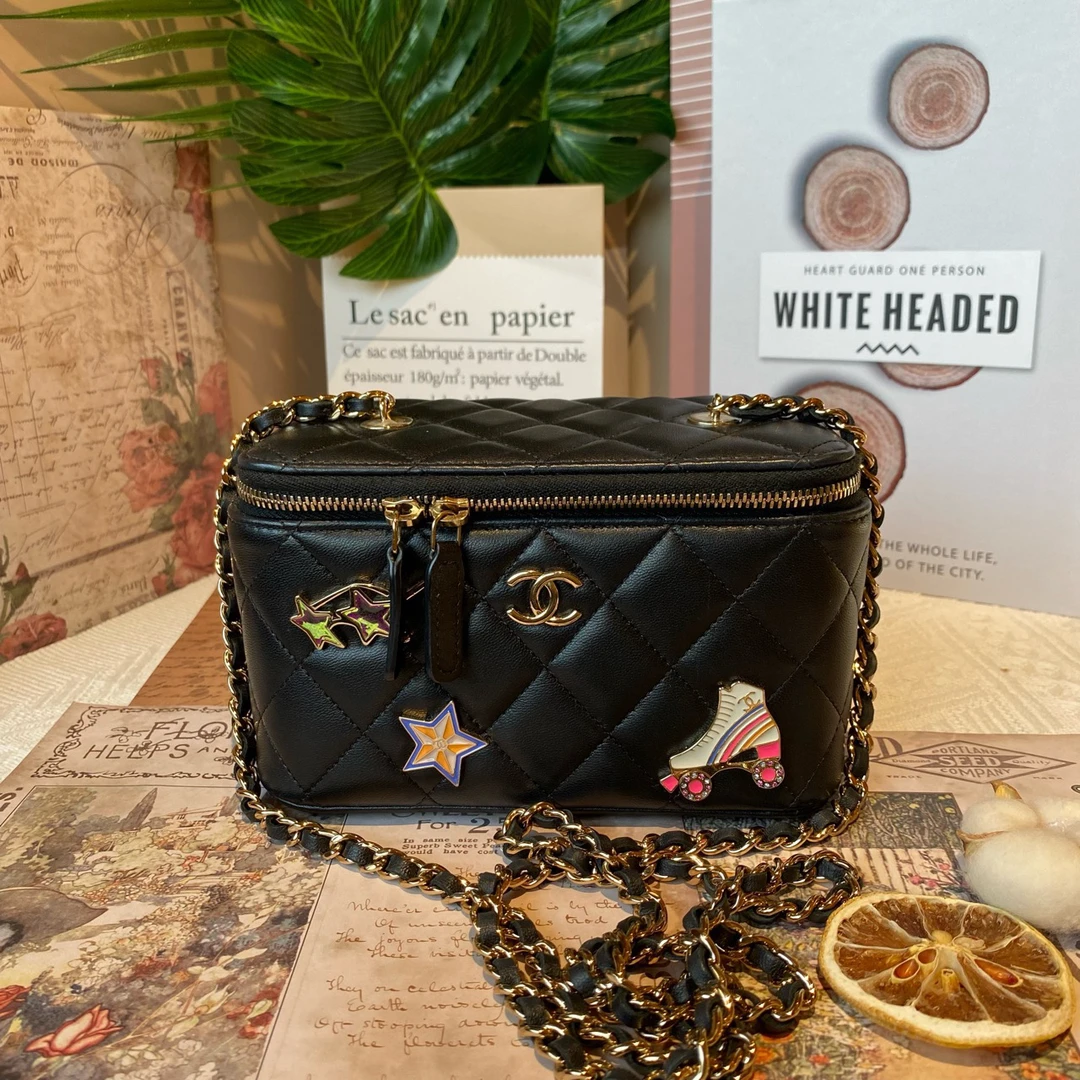 99新 Chanel/香奈儿 24C溜冰鞋徽章长盒子黑金羊 24年芯片款