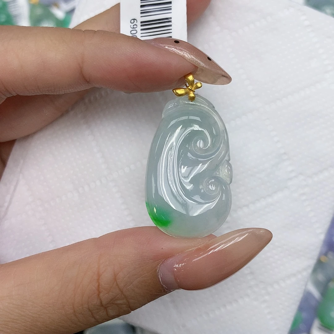 颈饰18K金镶嵌翡翠