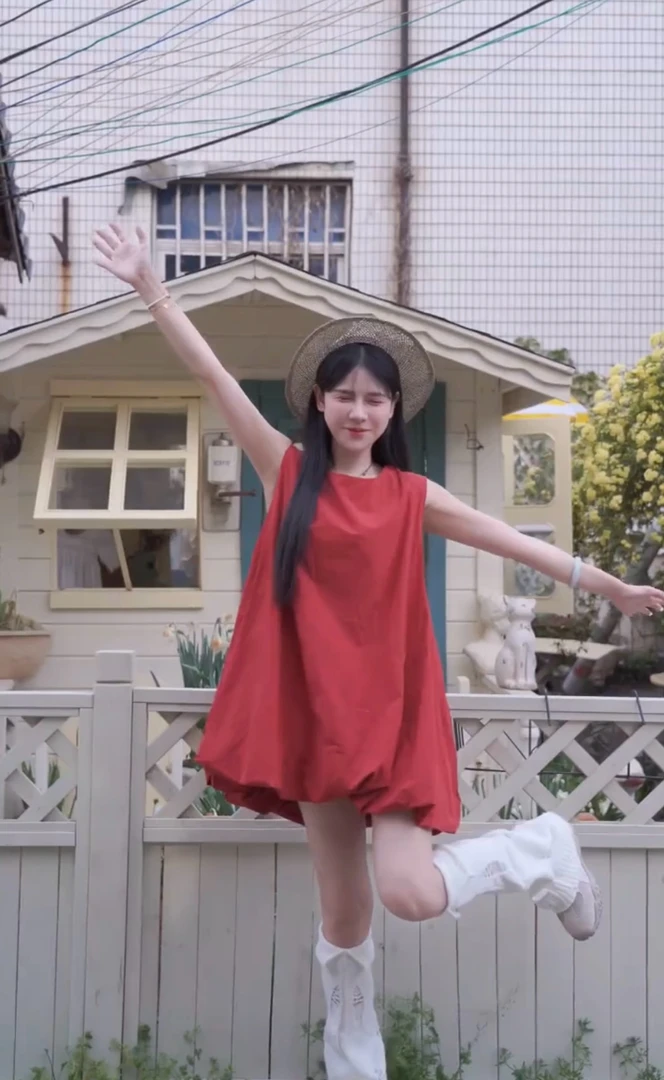 花苞无袖背心裙 又软又蓬松